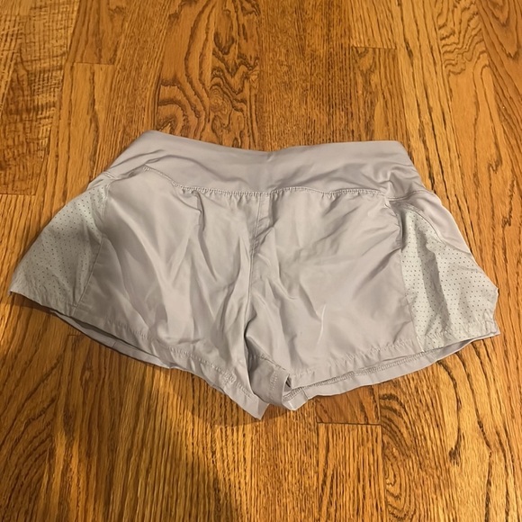 Nike Dri Fit Woman’s Grey Athletic Shorts Size XS - Picture 2 of 3